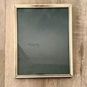 Vintage MCM Gold Tone Metal Photo Picture Frame Velet Back Table Stand Or‎ Wall